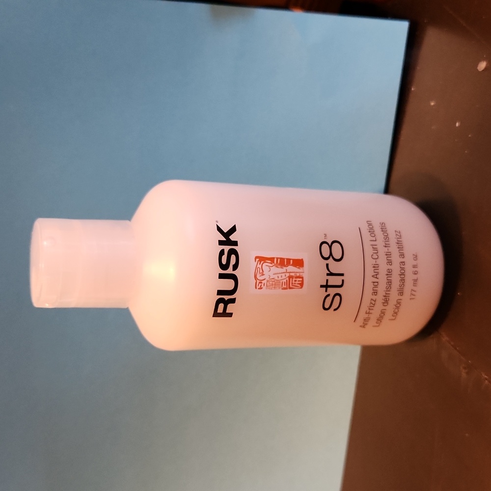 RUSK Str8 Anti- Fizz and Anti - Curl lotion
